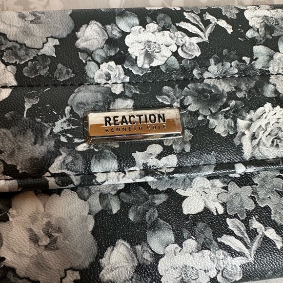 Floral Black and White Clutch - Kenneth Cole Reaction - Picture 2 of 4